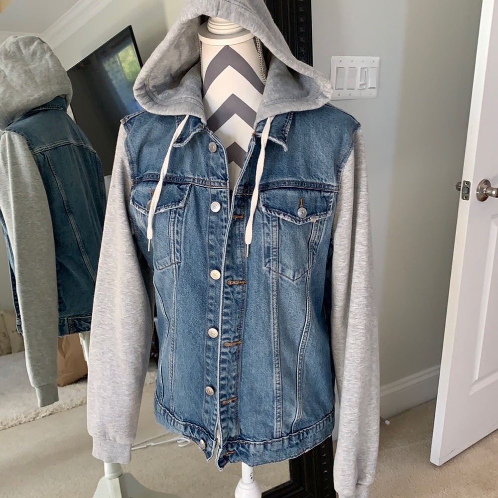 Unisex Jean jacket- NEW 😻 size Medium